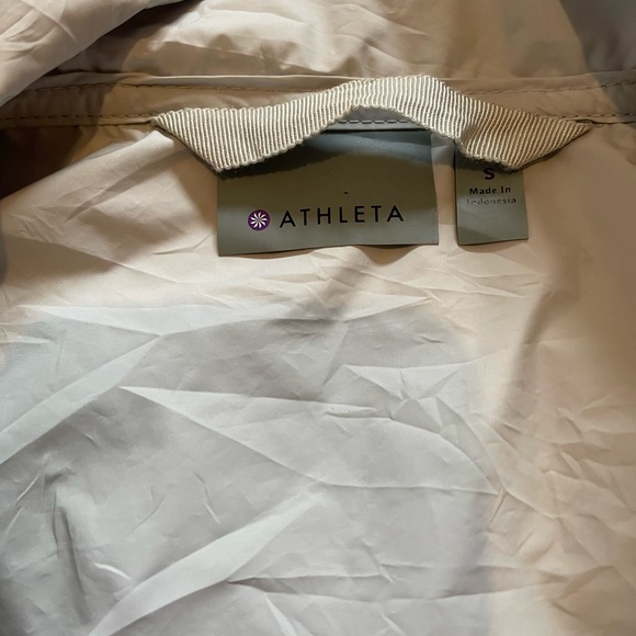Athleta city slicker vest- size small - Picture 4 of 7